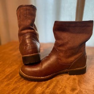 Like new Nautica boots with Sherpa lining